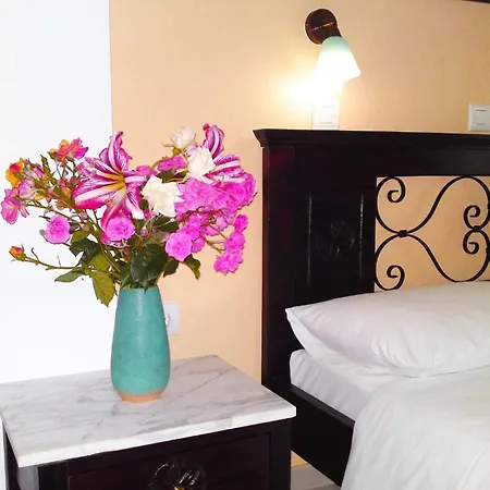 Sundy's Guest house *